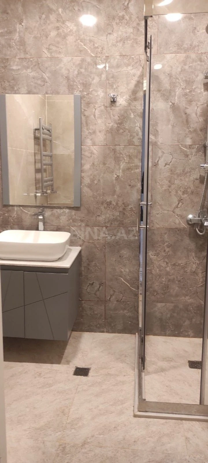 Kirayə verilir 2 otaqlı mənzil 68 m²