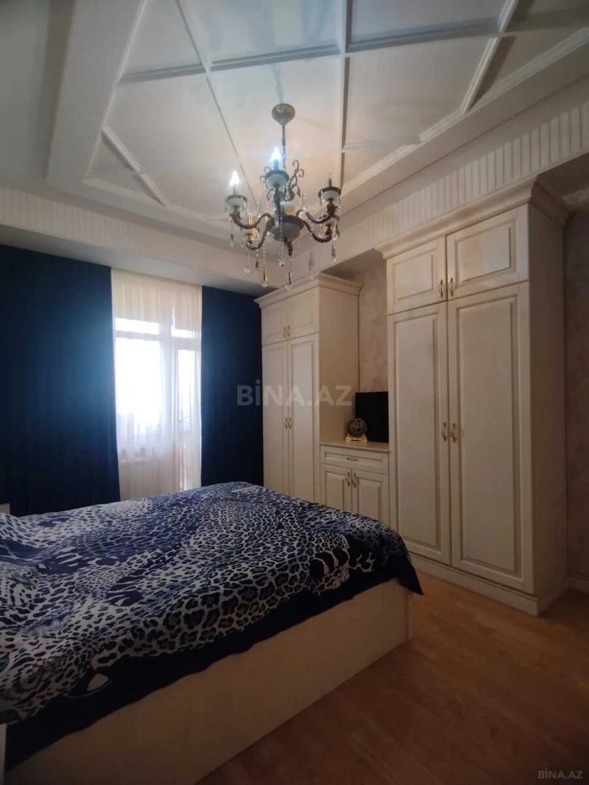 Satılır 5 otaqlı mənzil 256 m²
