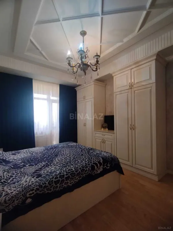 Satılır 5 otaqlı mənzil 256 m²