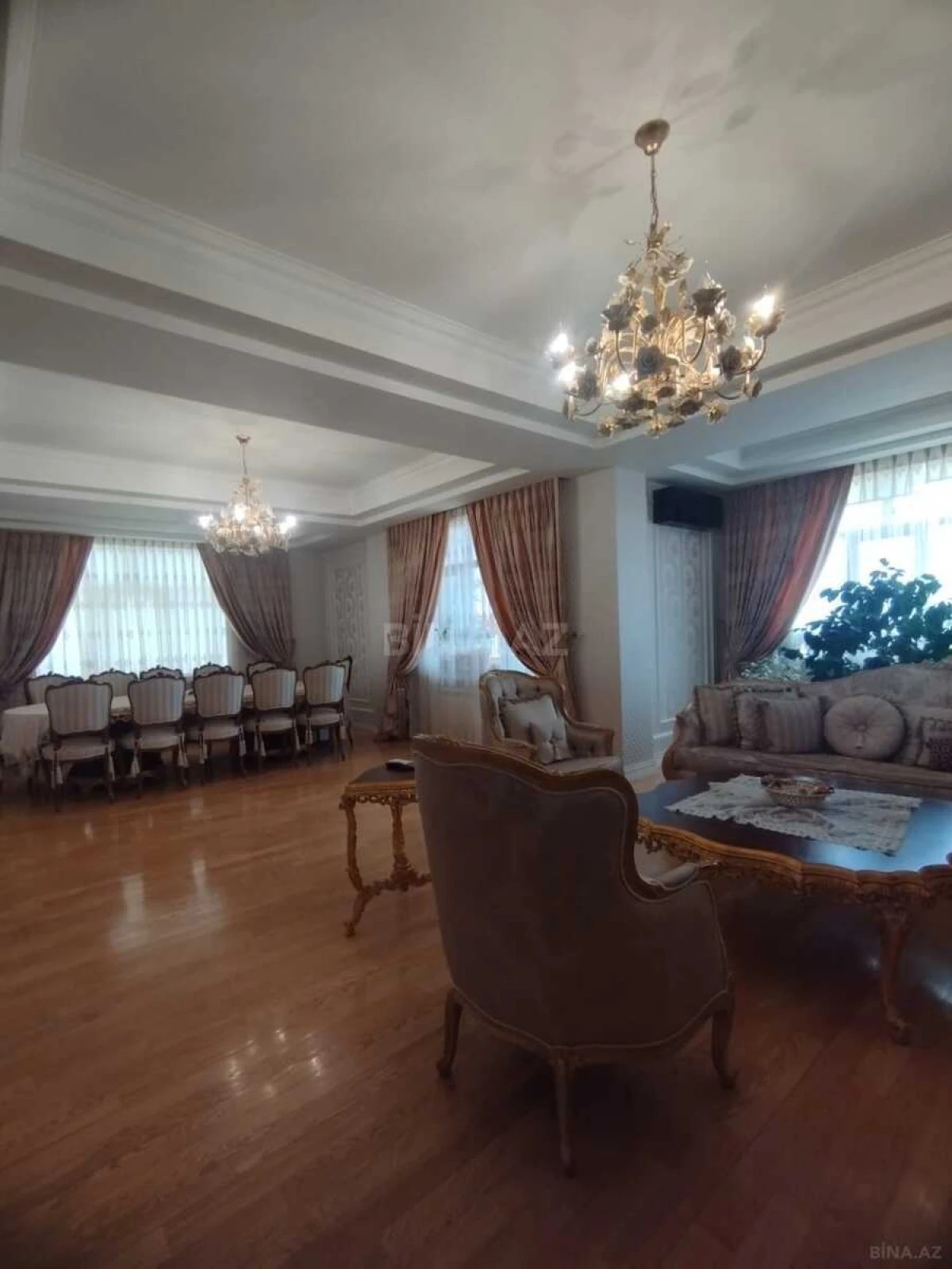 Satılır 5 otaqlı mənzil 256 m²