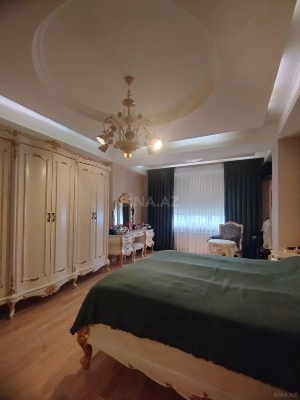 Satılır 5 otaqlı mənzil 256 m²