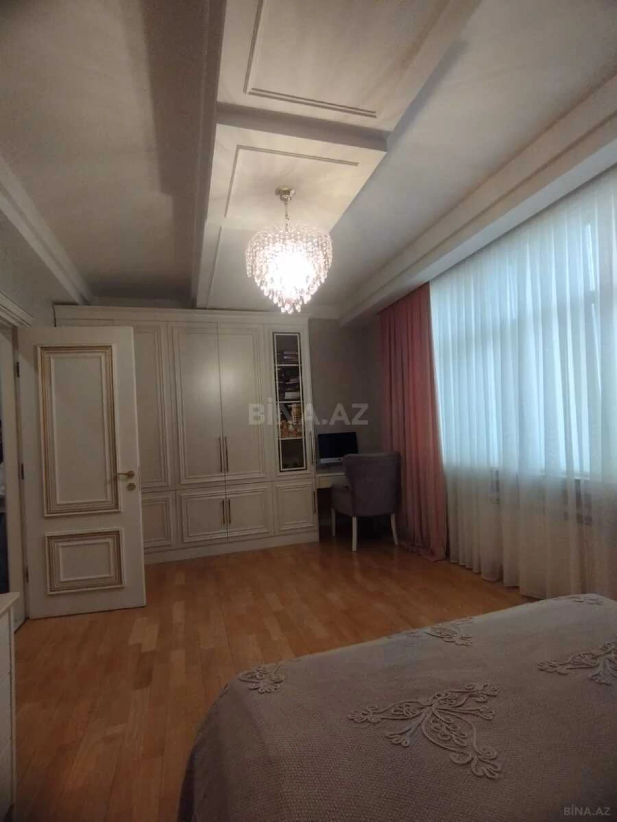 Satılır 5 otaqlı mənzil 256 m²