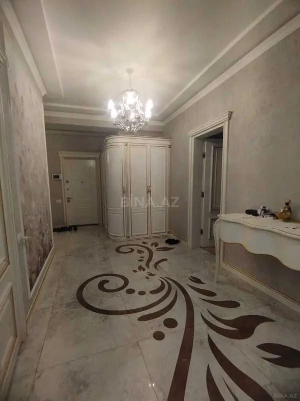 Satılır 5 otaqlı mənzil 256 m²