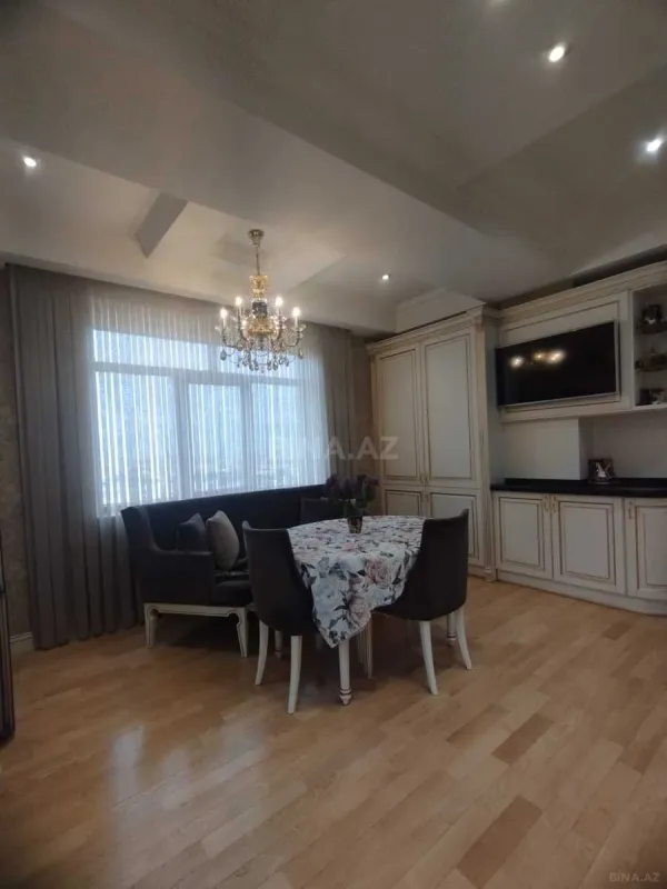 Satılır 5 otaqlı mənzil 256 m²