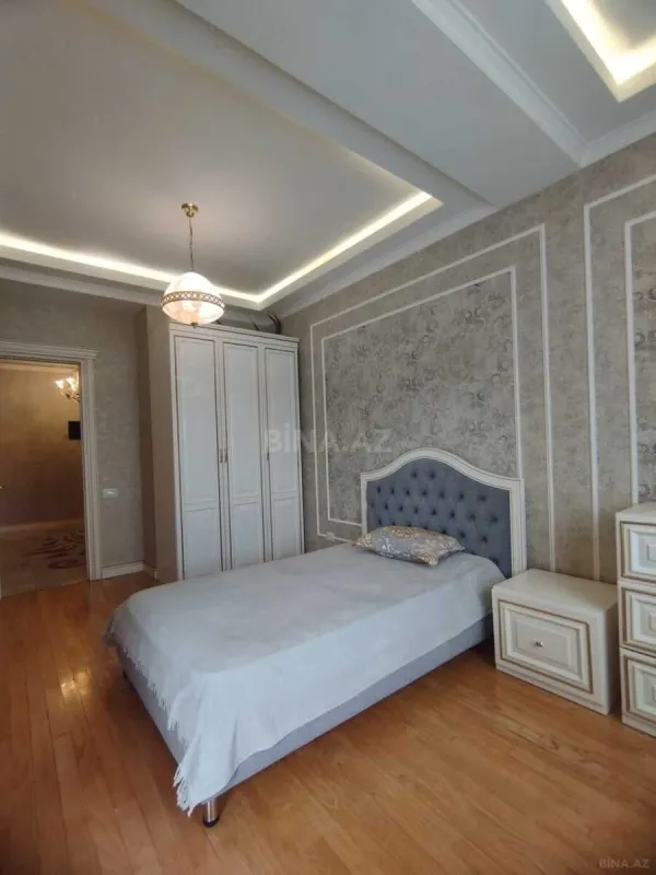 Satılır 5 otaqlı mənzil 256 m²