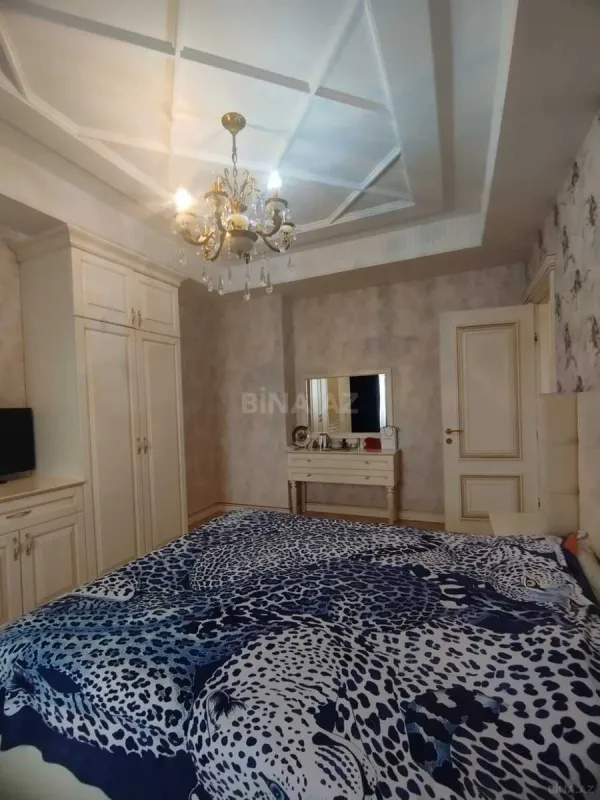 Satılır 5 otaqlı mənzil 256 m²