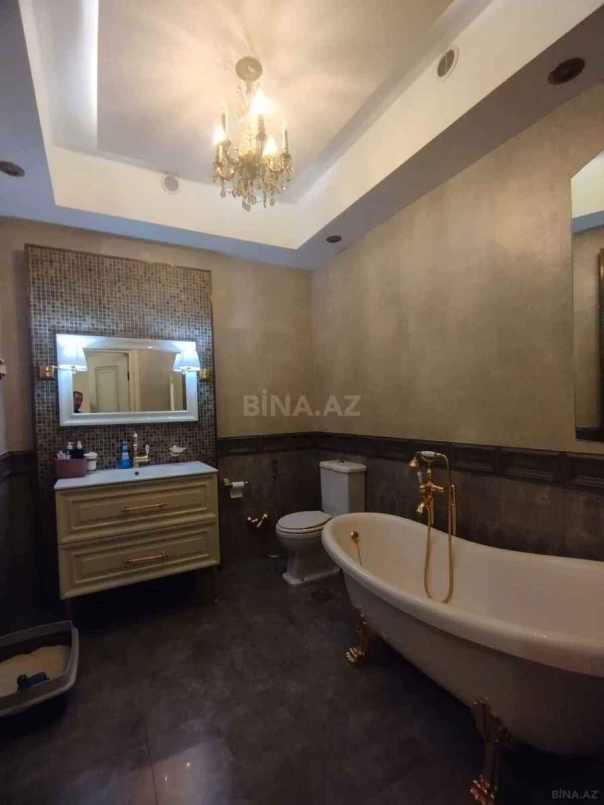 Satılır 5 otaqlı mənzil 256 m²