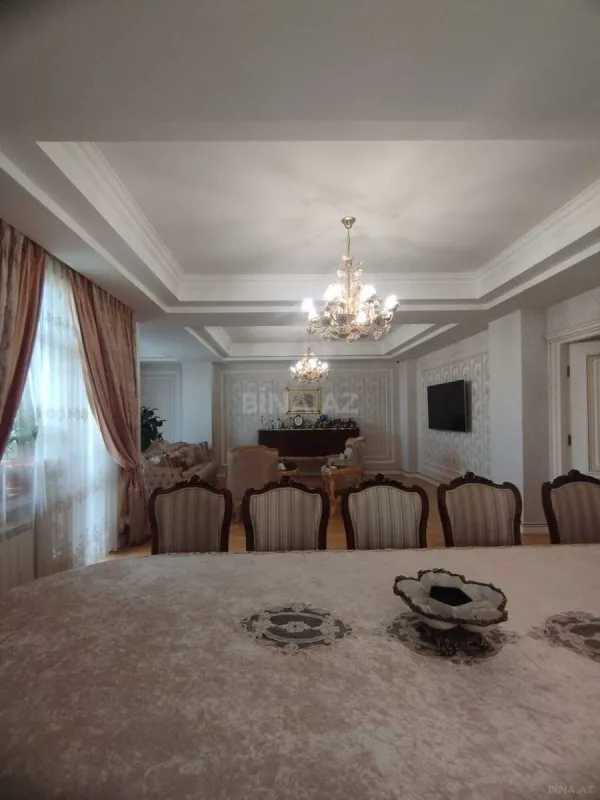 Satılır 5 otaqlı mənzil 256 m²