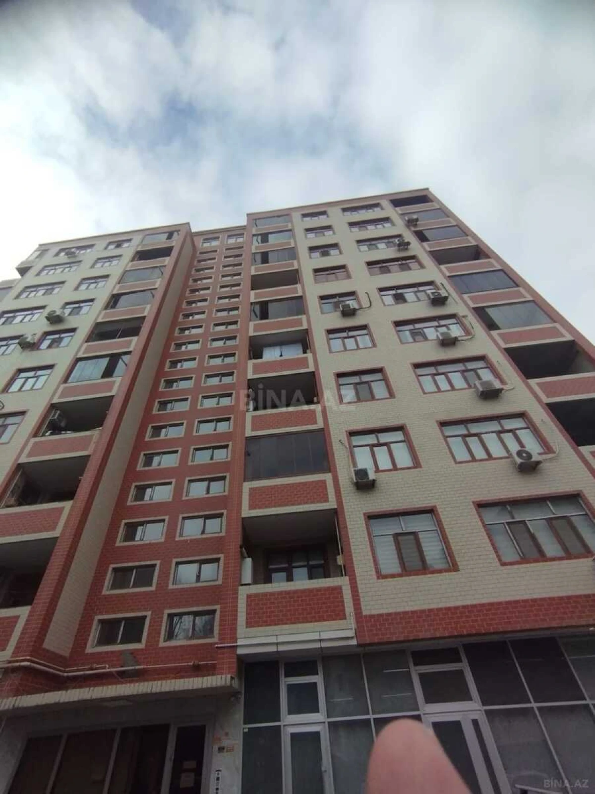Satılır 5 otaqlı mənzil 256 m²