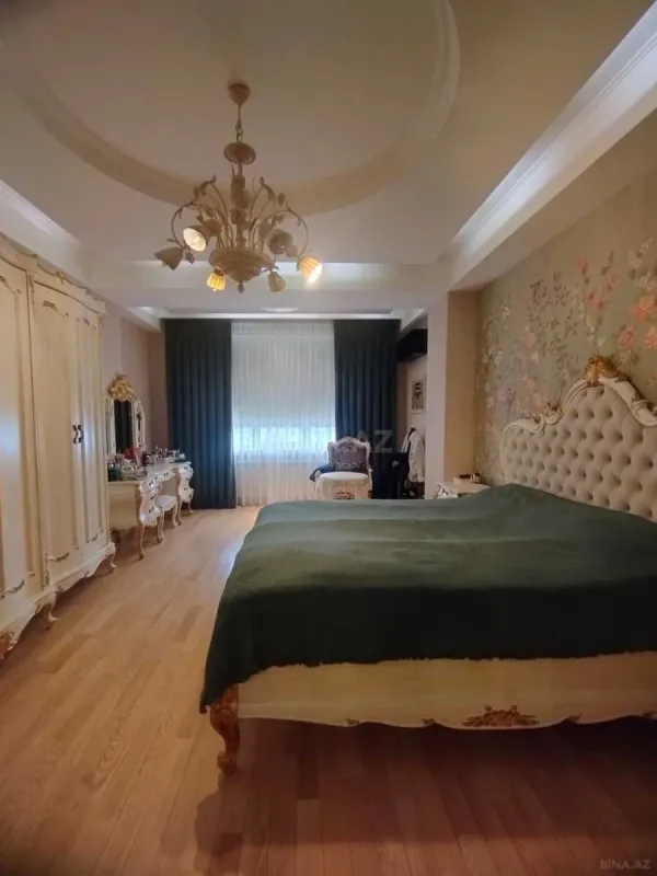 Satılır 5 otaqlı mənzil 256 m²