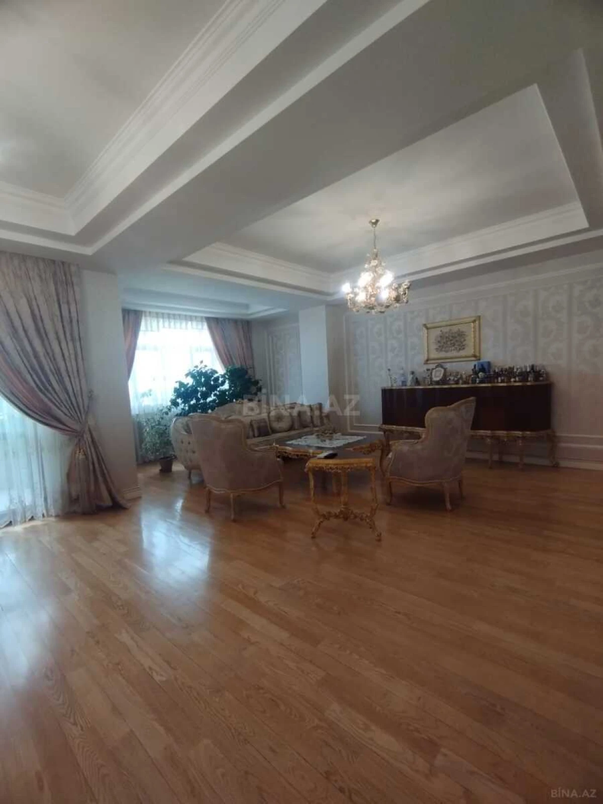 Satılır 5 otaqlı mənzil 256 m²