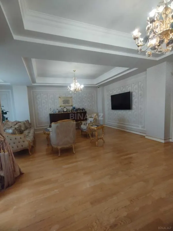 Satılır 5 otaqlı mənzil 256 m²