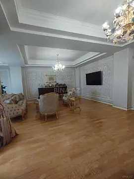 Satılır 5 otaqlı mənzil 256 m²