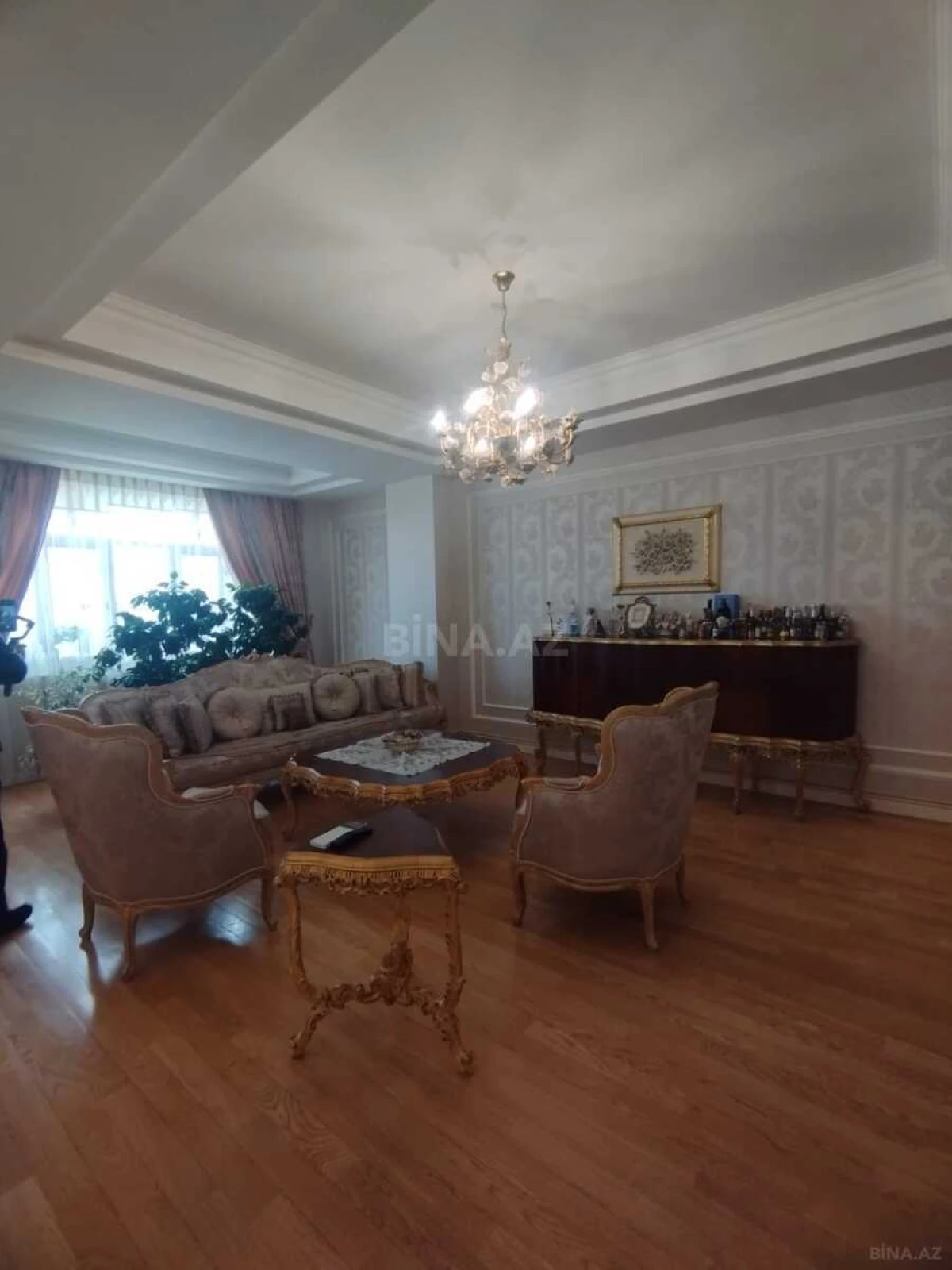 Satılır 5 otaqlı mənzil 256 m²