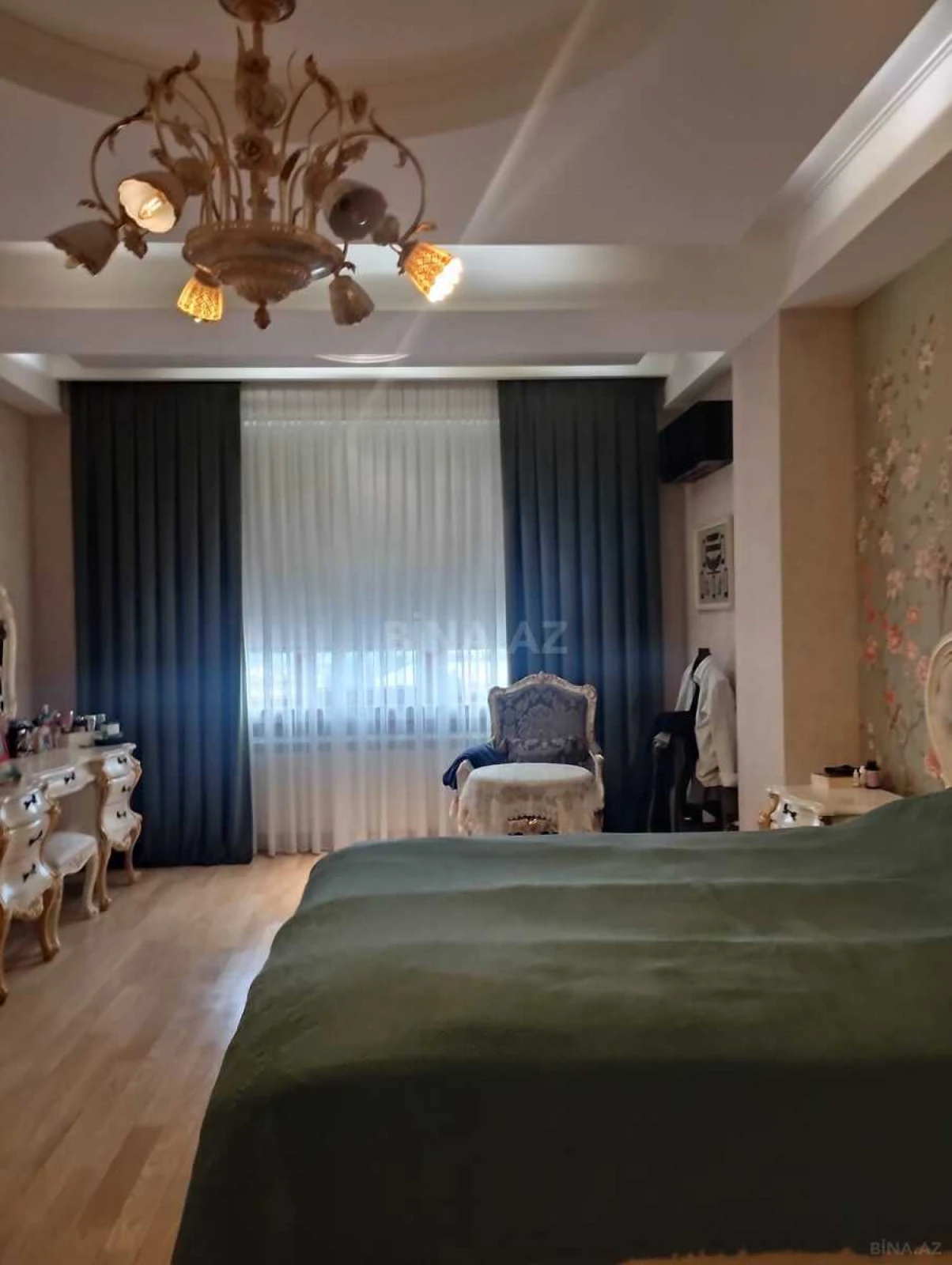 Satılır 5 otaqlı mənzil 256 m²