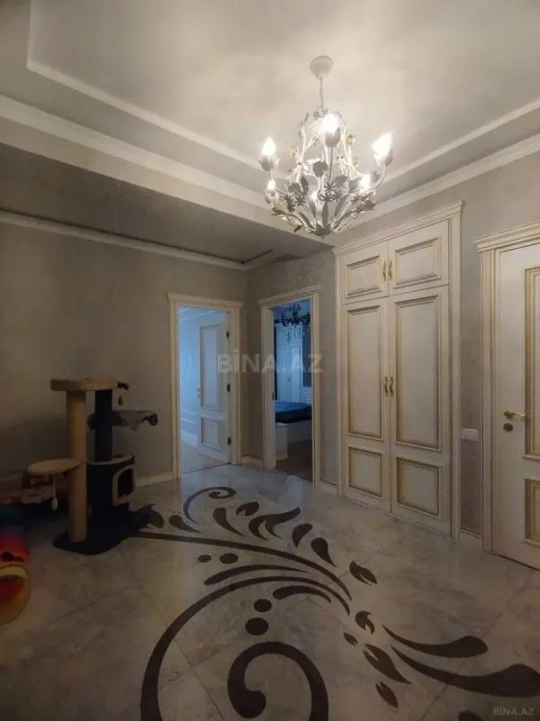 Satılır 5 otaqlı mənzil 256 m²