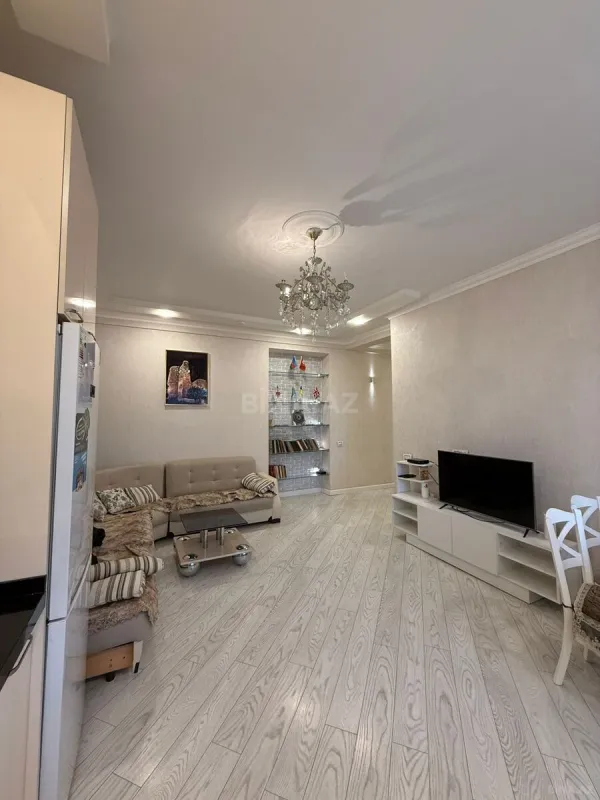 Kirayə verilir 2 otaqlı mənzil 60 m²