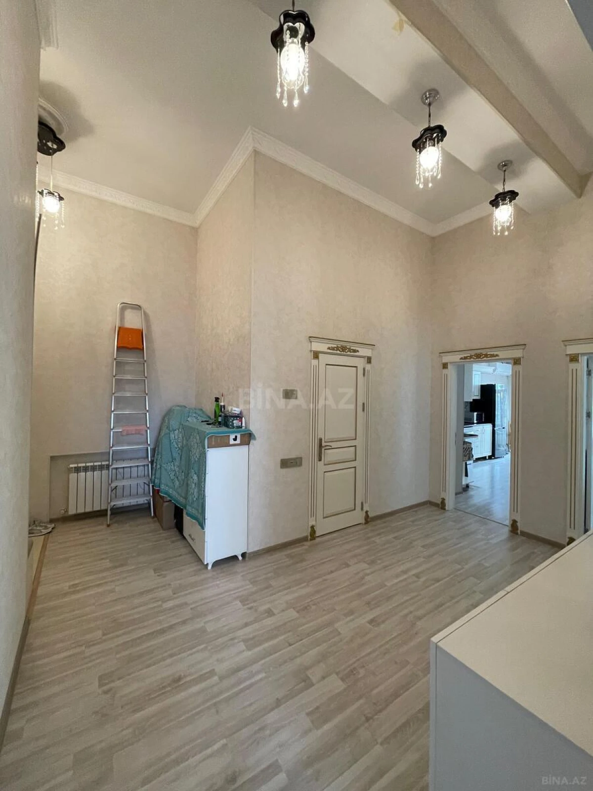 Satılır 3 otaqlı mənzil 126 m²
