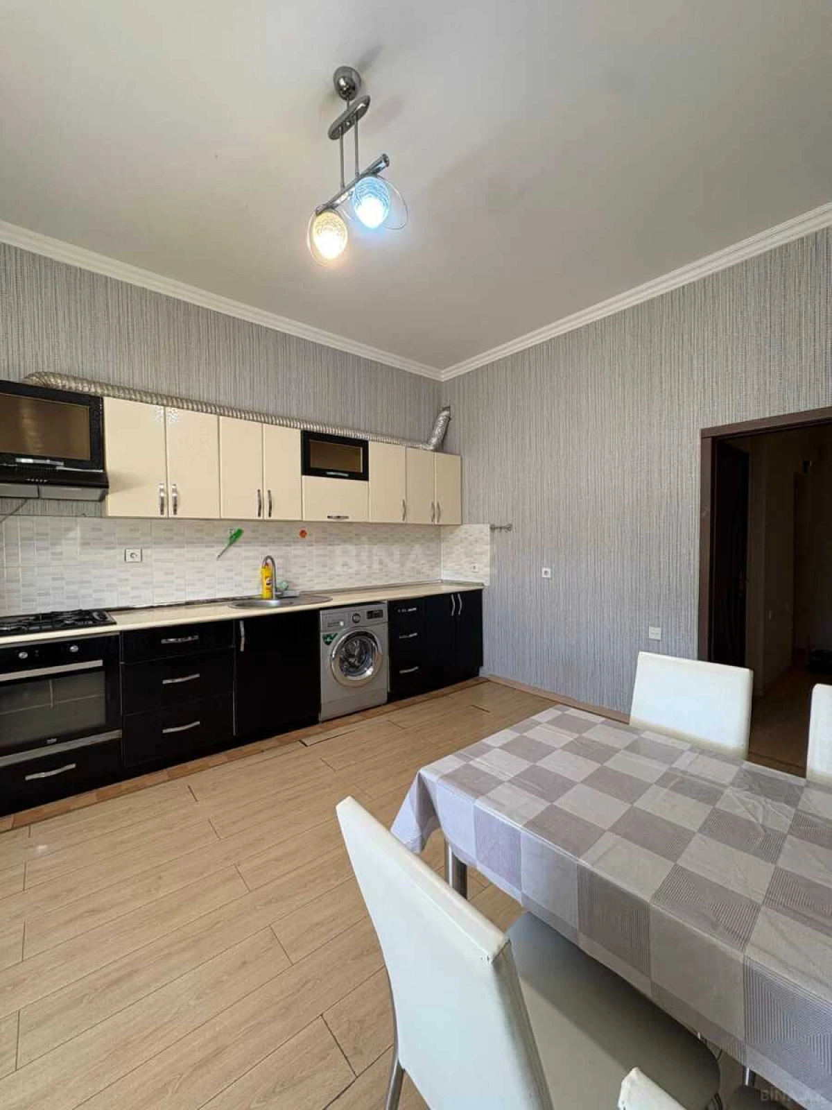 Kirayə verilir 4 otaqlı mənzil 147 m²