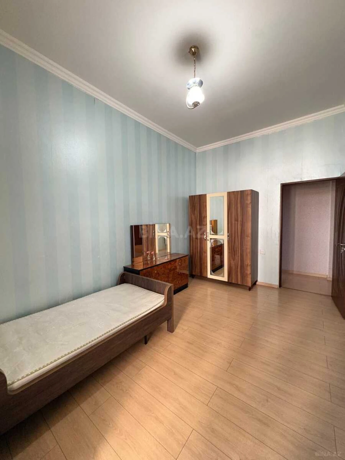 Kirayə verilir 4 otaqlı mənzil 147 m²
