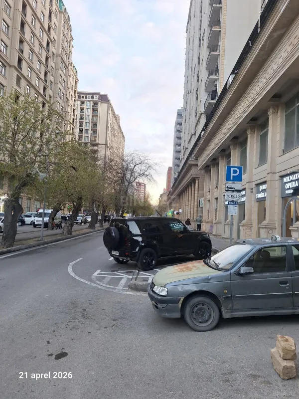 Satılır 4 otaqlı mənzil 175 m²