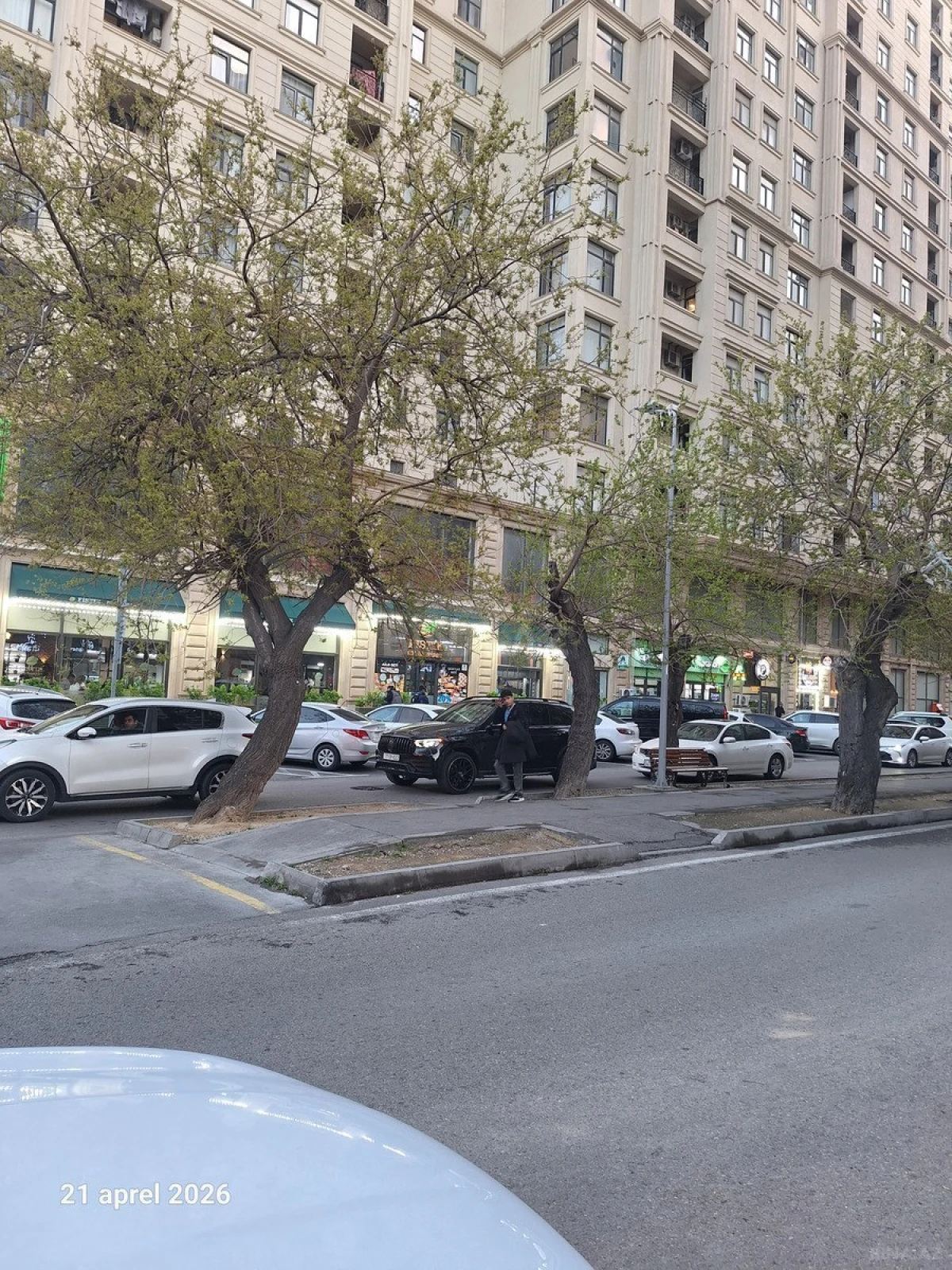 Satılır 4 otaqlı mənzil 175 m²