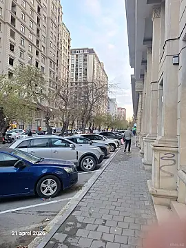 Satılır 4 otaqlı mənzil 175 m²
