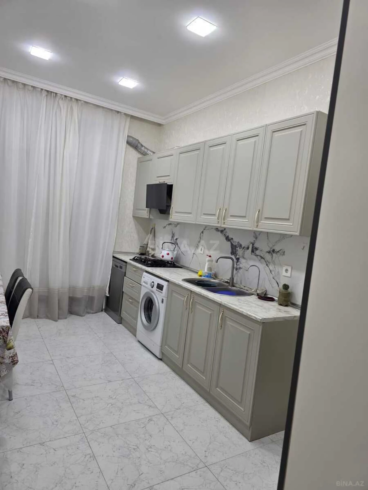 Kirayə verilir 3 otaqlı mənzil 103 m²
