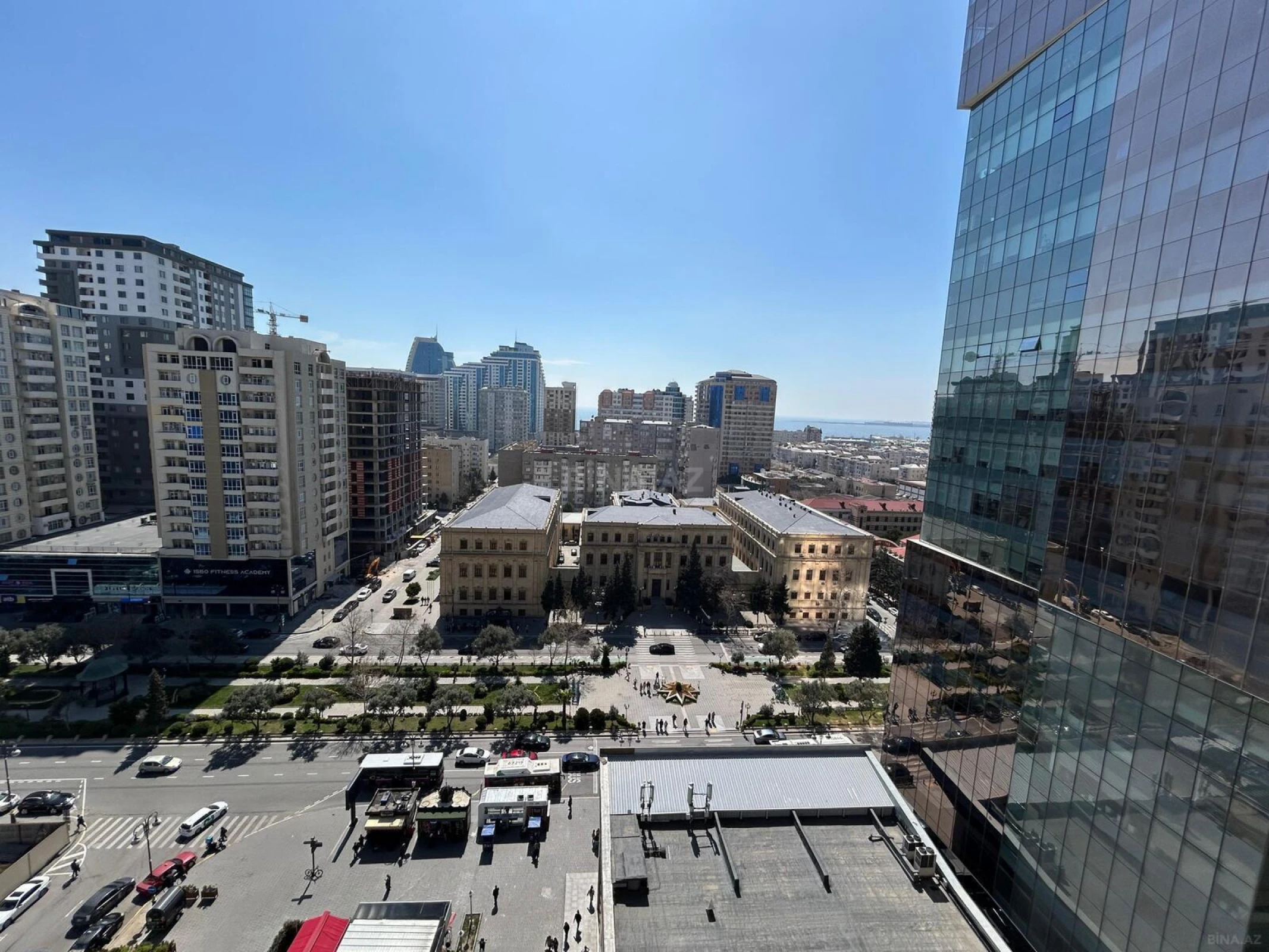 Kirayə verilir 4 otaqlı mənzil 180 m²