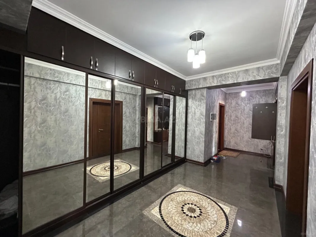 Kirayə verilir 4 otaqlı mənzil 180 m²