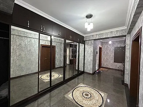 Kirayə verilir 4 otaqlı mənzil 180 m²