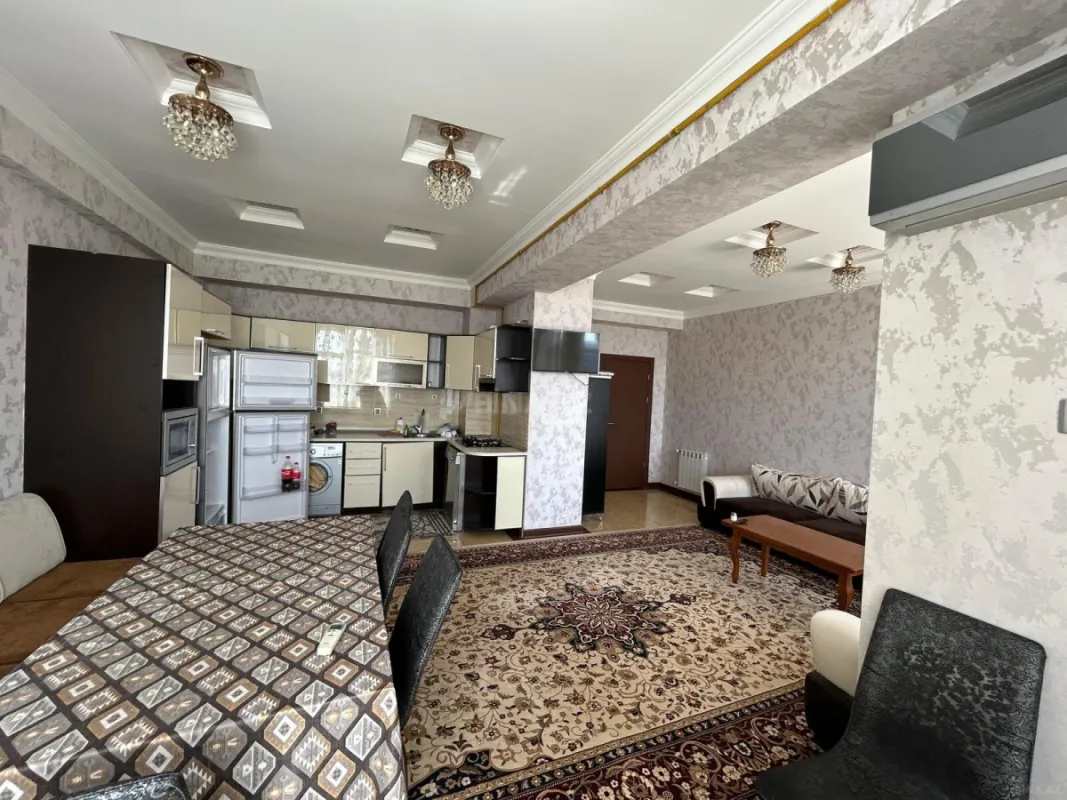 Kirayə verilir 4 otaqlı mənzil 180 m²