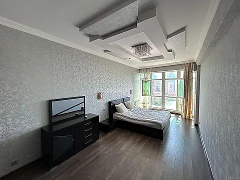 Kirayə verilir 4 otaqlı mənzil 180 m²