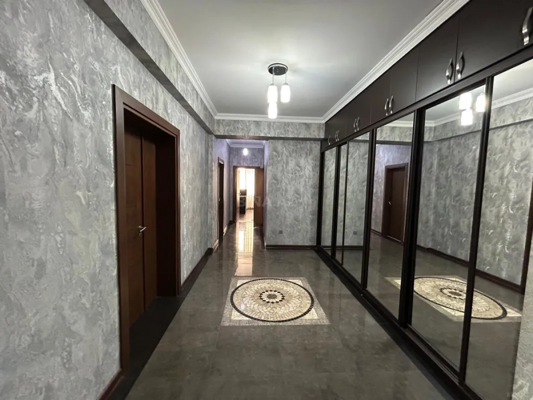 Kirayə verilir 4 otaqlı mənzil 180 m²