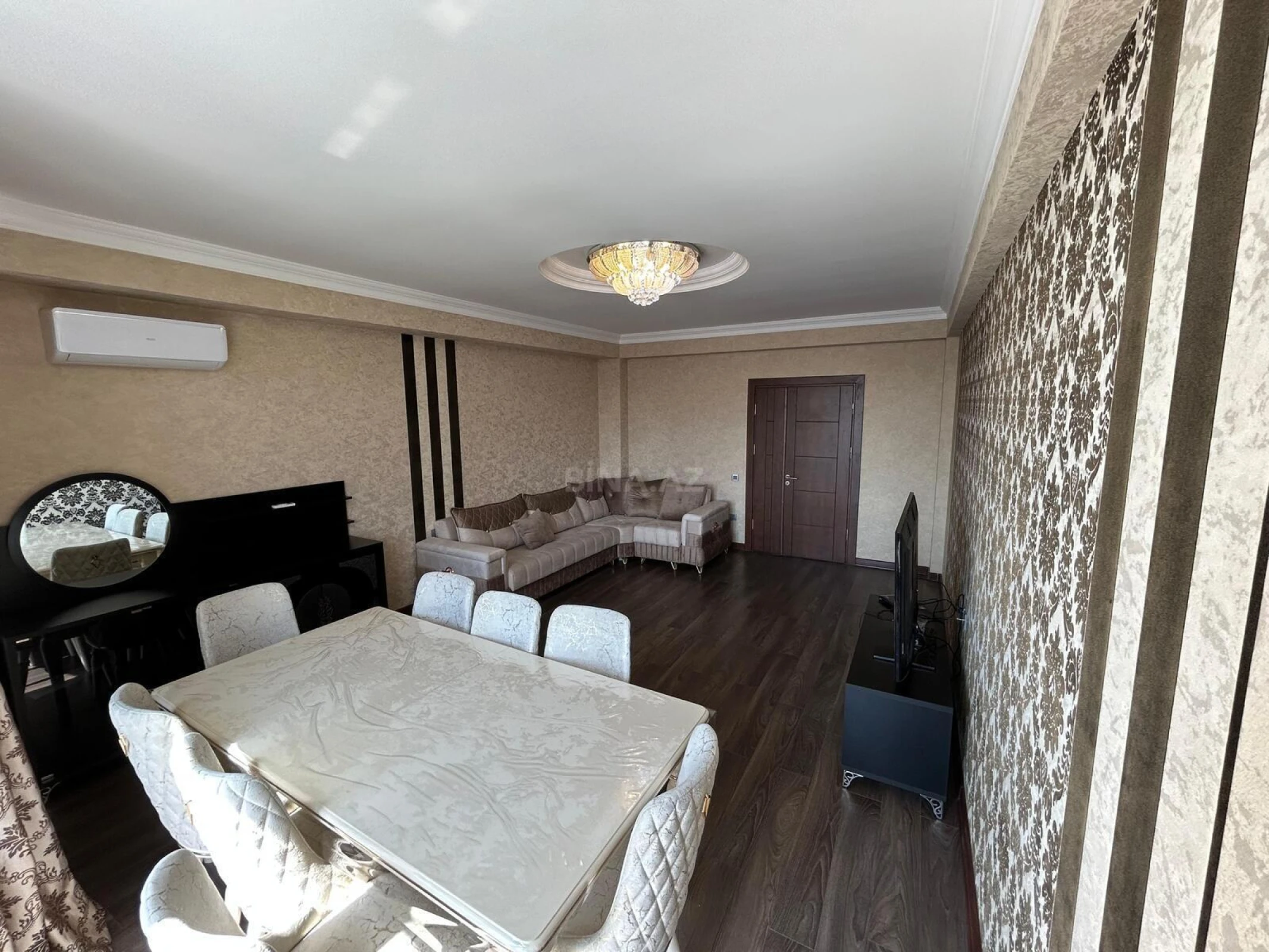 Kirayə verilir 4 otaqlı mənzil 180 m²