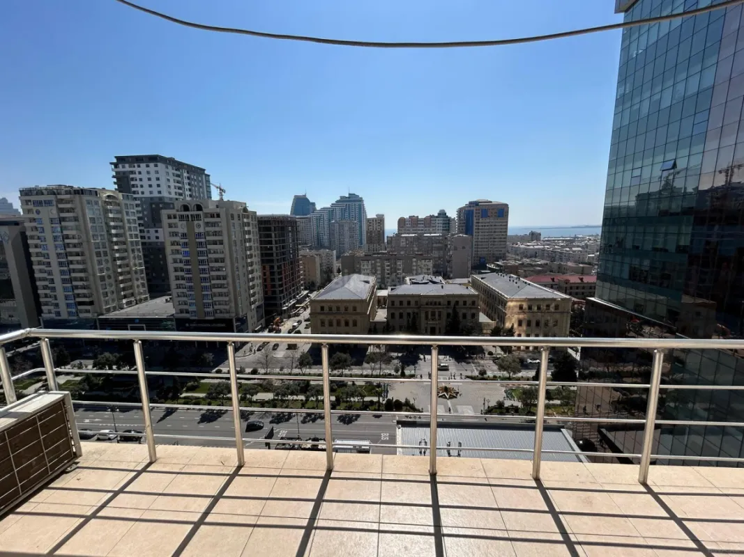 Kirayə verilir 4 otaqlı mənzil 180 m²