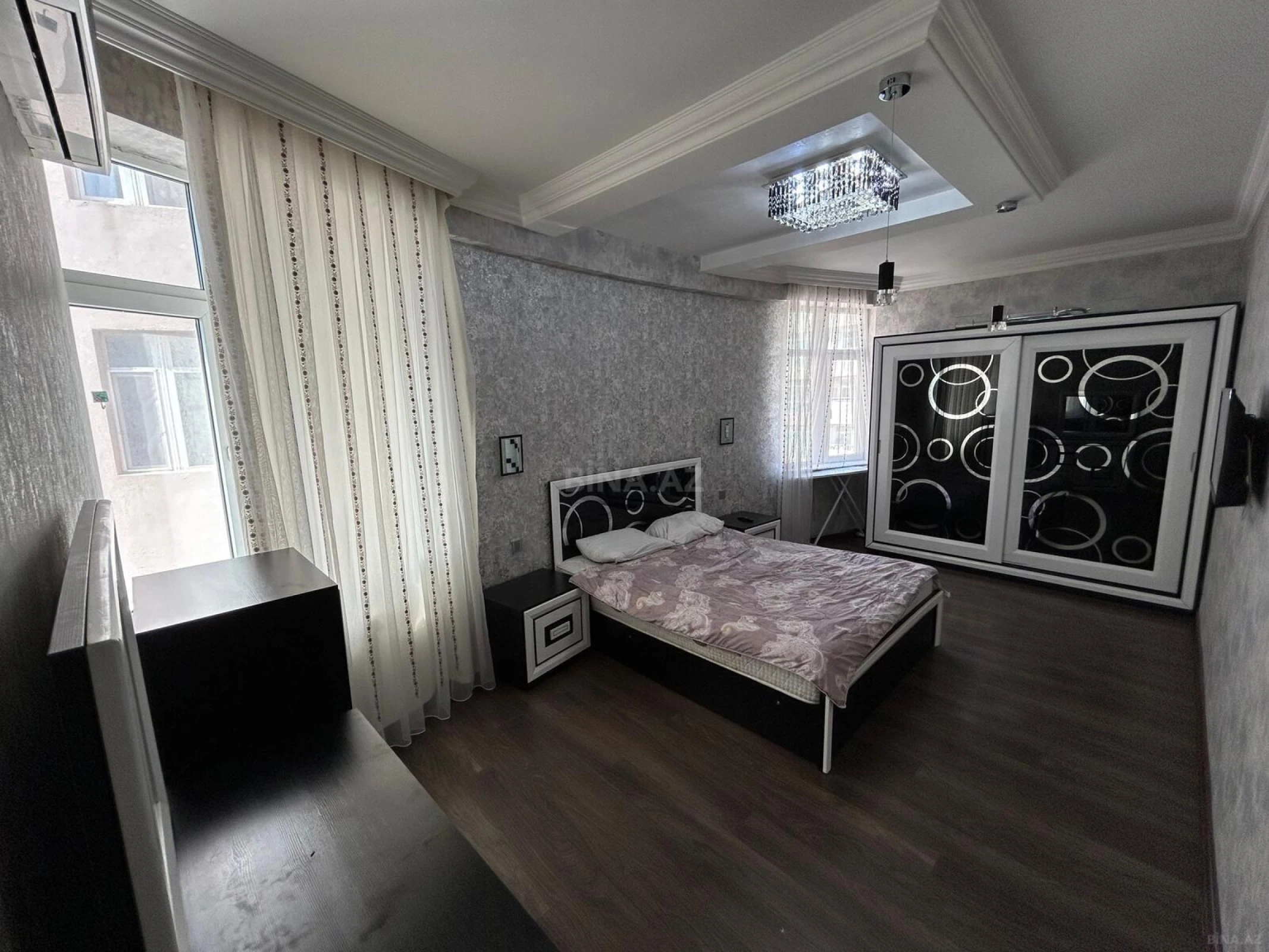Kirayə verilir 4 otaqlı mənzil 180 m²