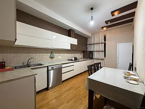 Kirayə verilir 3 otaqlı mənzil 95 m²