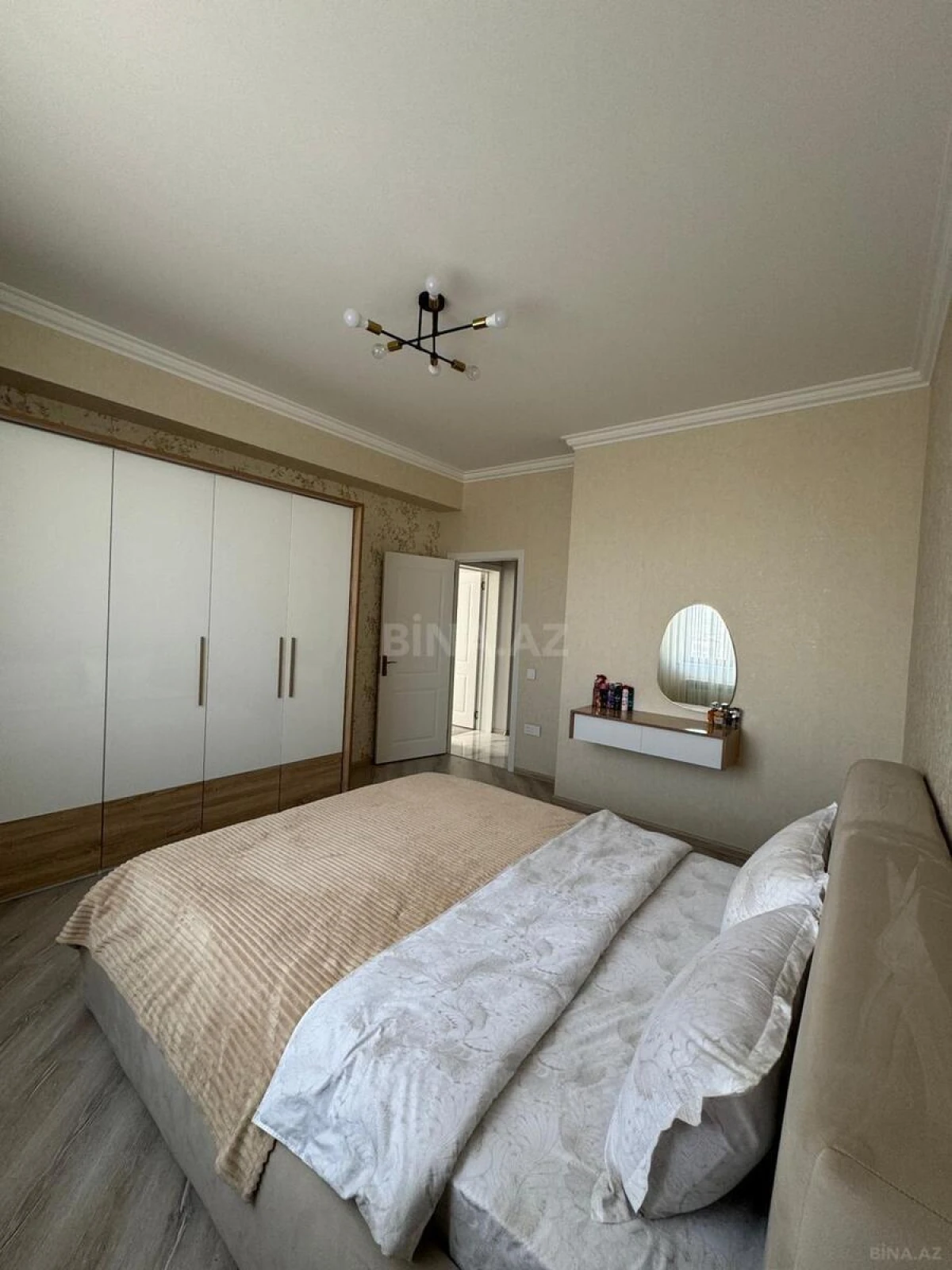 Satılır 2 otaqlı mənzil 73 m²