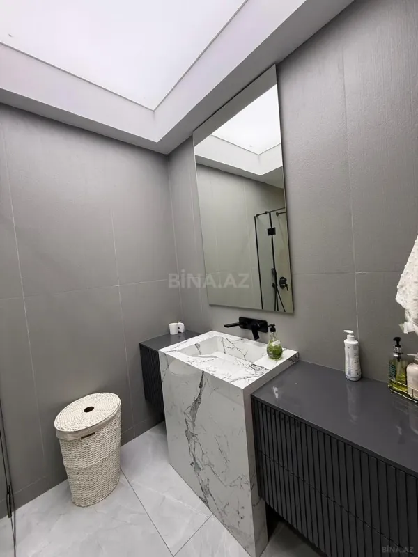 Satılır 3 otaqlı mənzil 145 m²