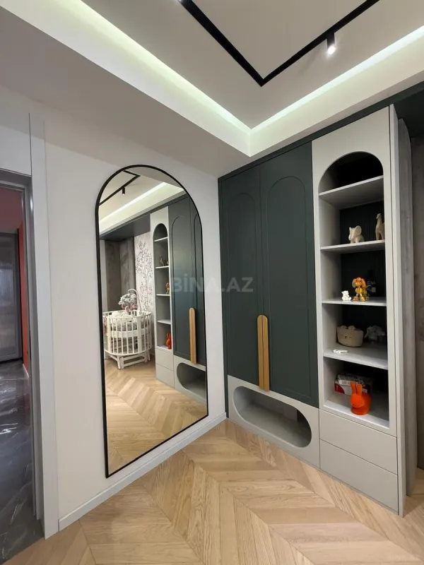 Satılır 3 otaqlı mənzil 145 m²