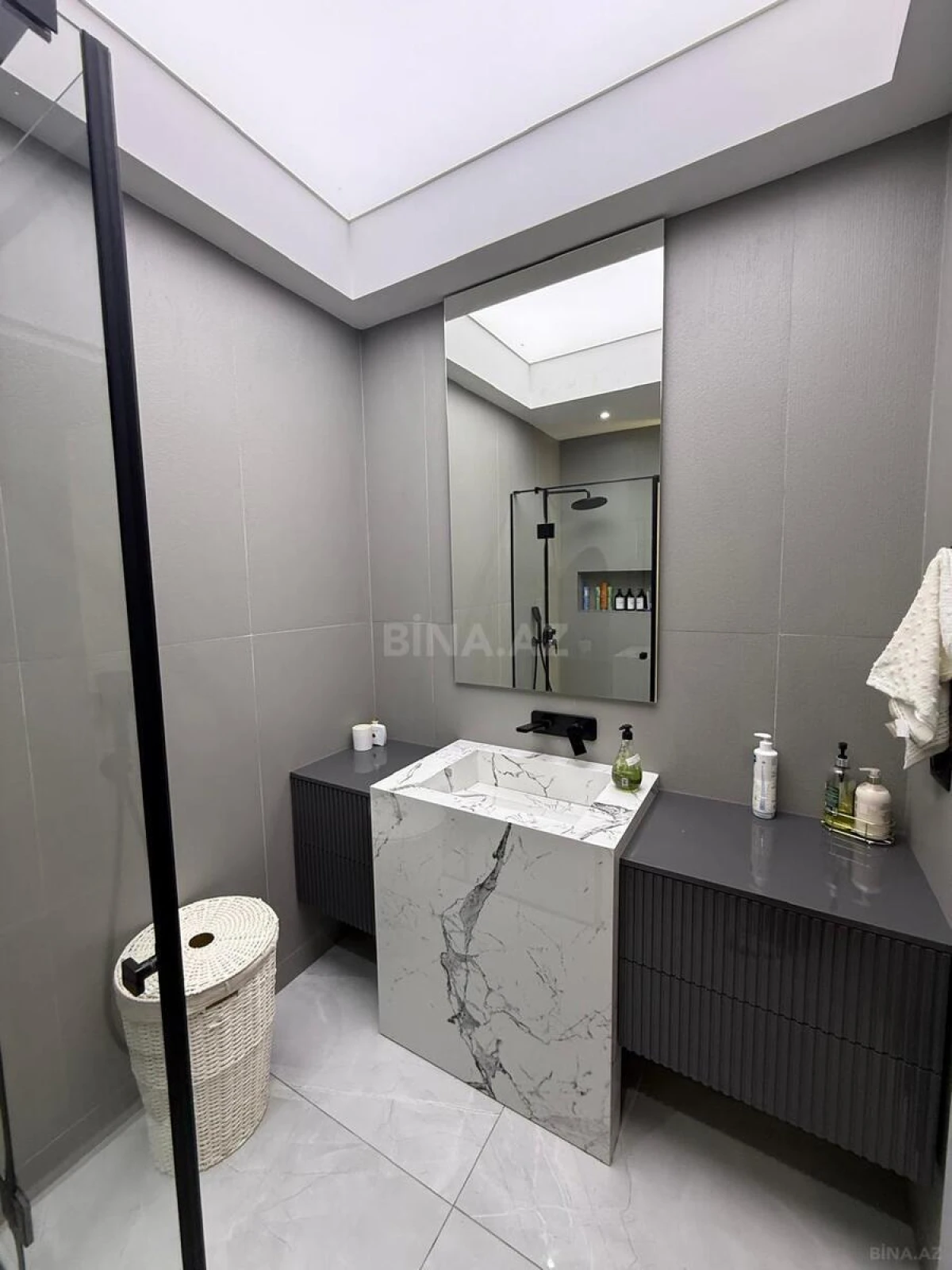 Satılır 3 otaqlı mənzil 145 m²