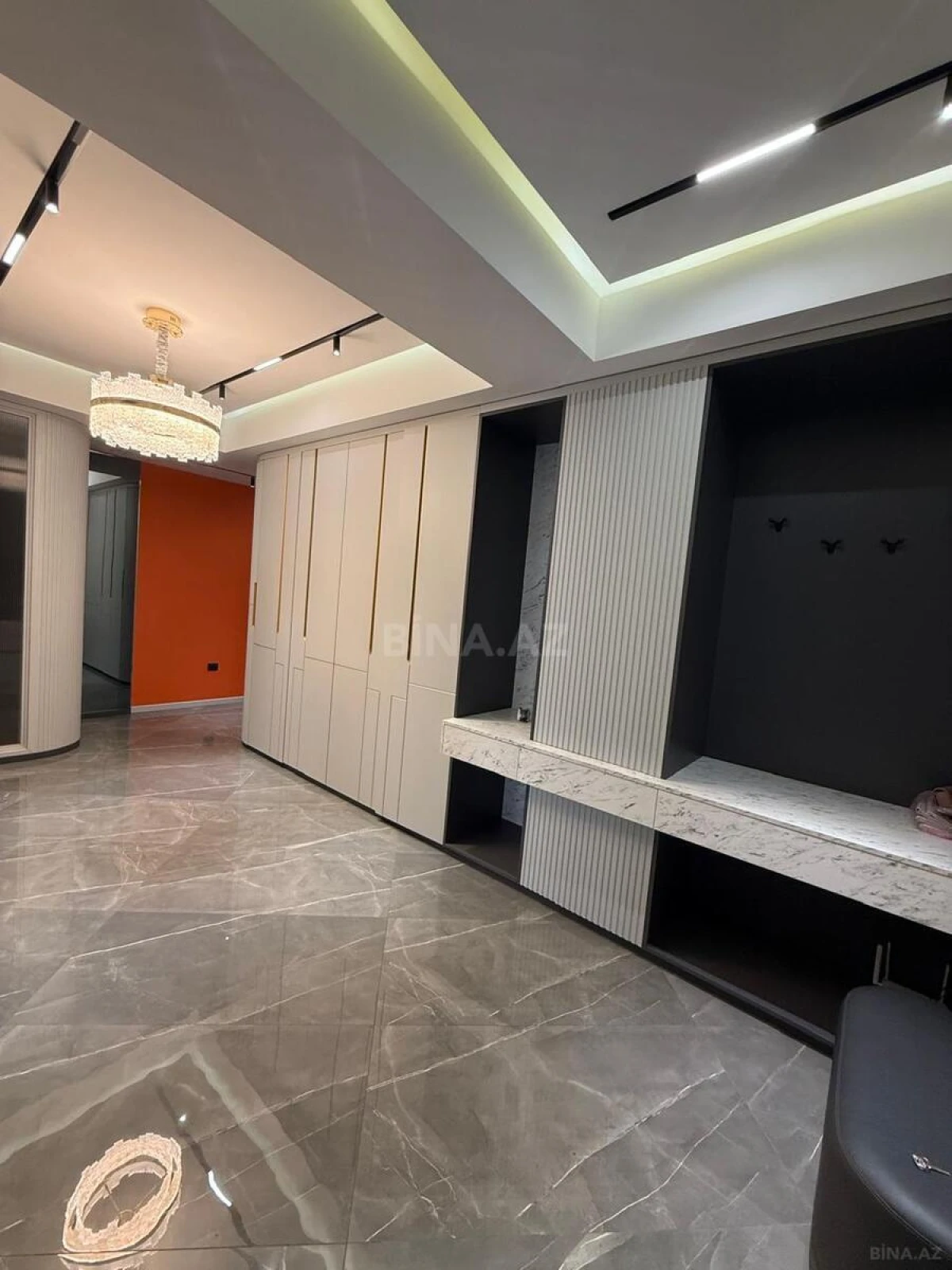 Satılır 3 otaqlı mənzil 145 m²