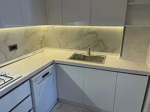 Kirayə verilir 2 otaqlı mənzil 97 m²