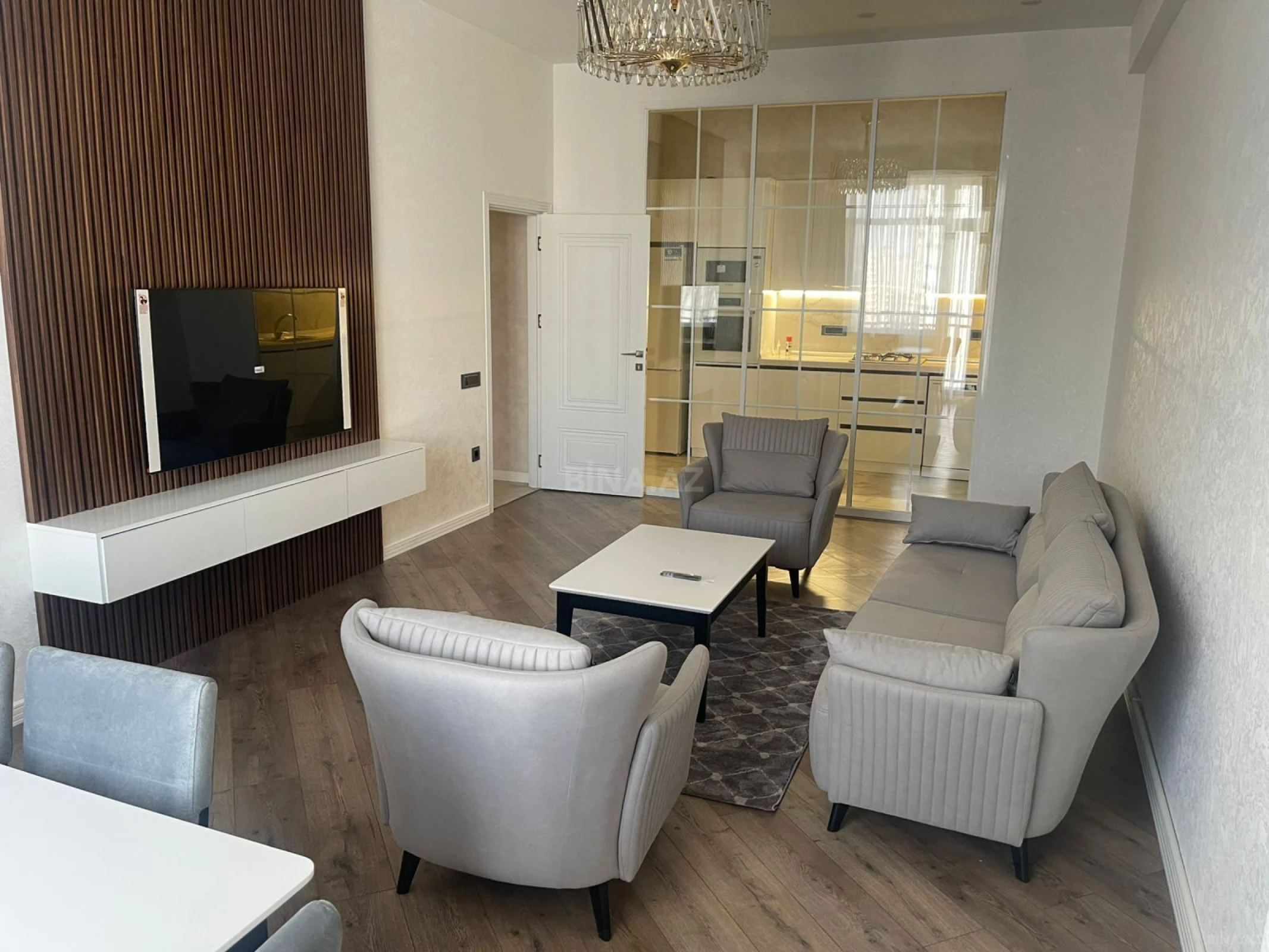 Kirayə verilir 2 otaqlı mənzil 97 m²