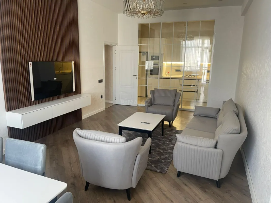 Kirayə verilir 2 otaqlı mənzil 97 m²
