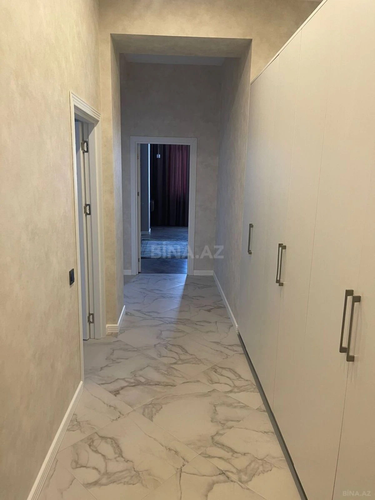 Kirayə verilir 2 otaqlı mənzil 97 m²