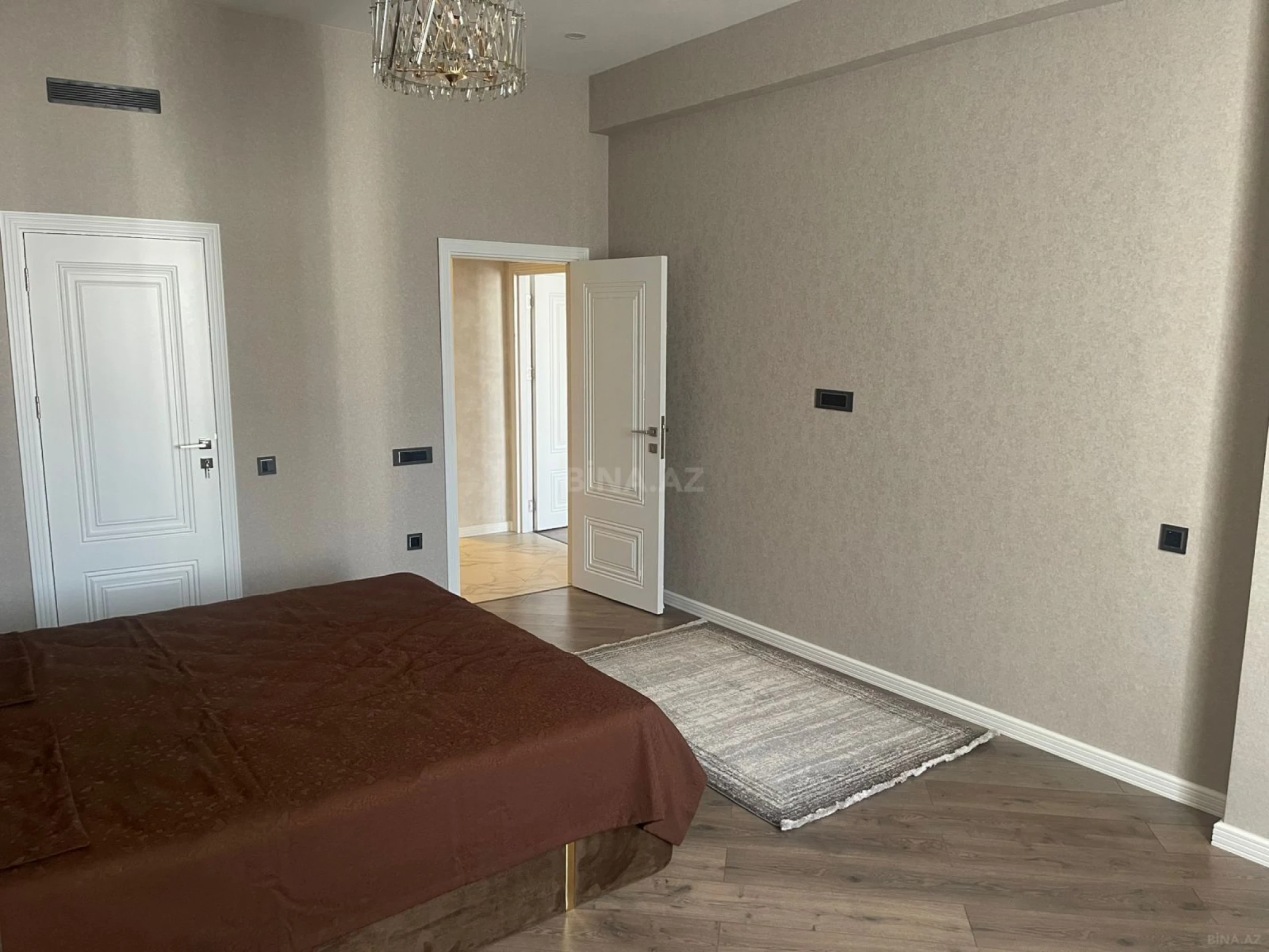 Kirayə verilir 2 otaqlı mənzil 97 m²