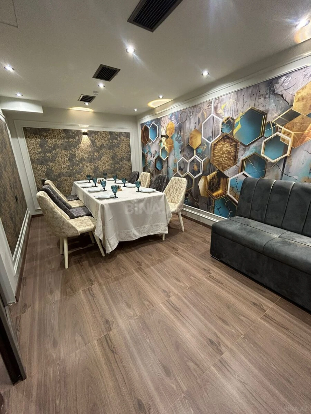 Satılır obyekt 550 m²