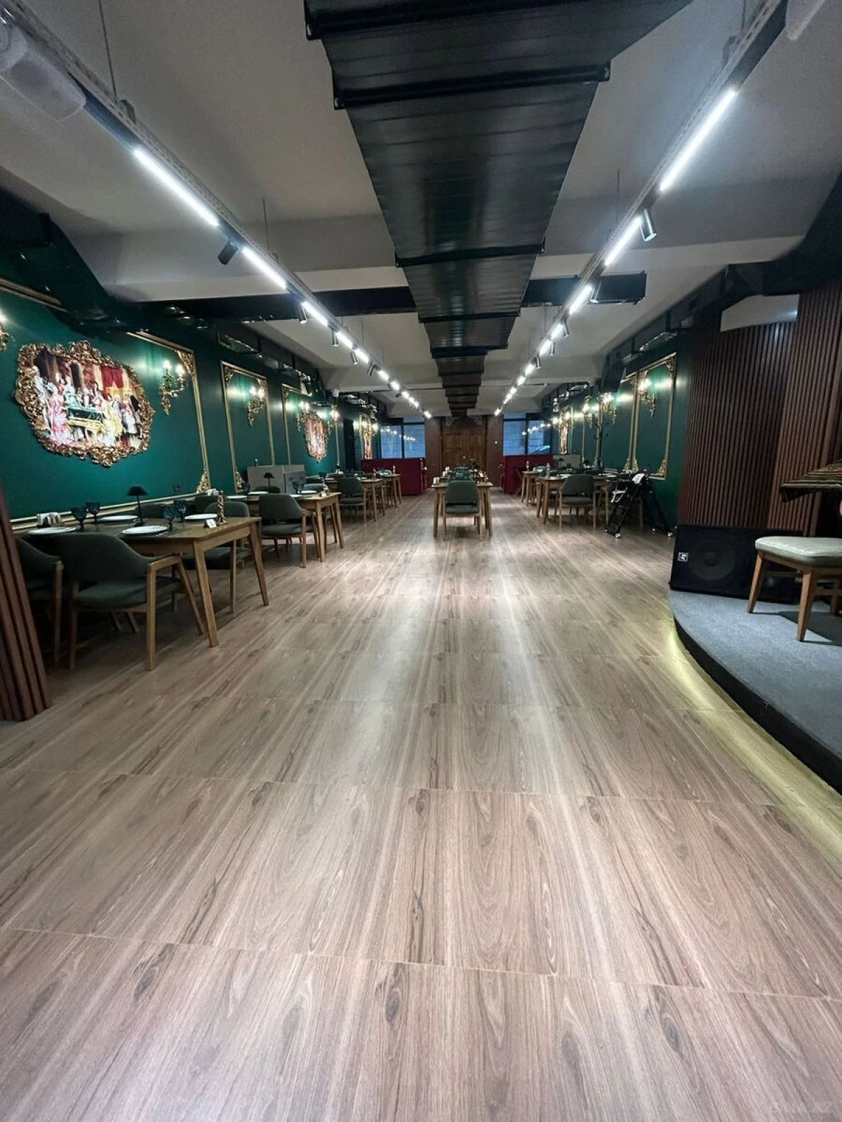 Satılır obyekt 550 m²